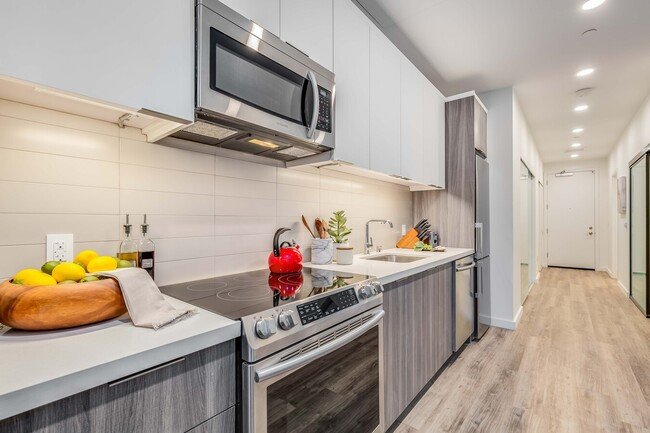 COMFORTABLE 1 BED/ 1 BATH APARTMENT IN DOWNTOWN HONOLULU