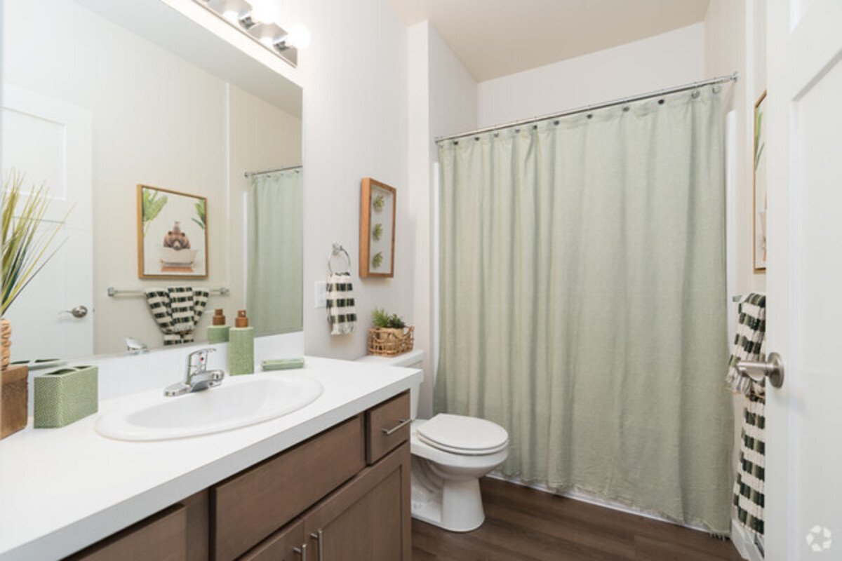 SUITABLE 1 BED/ 1 BATH APARTMENT IN WALNUT
